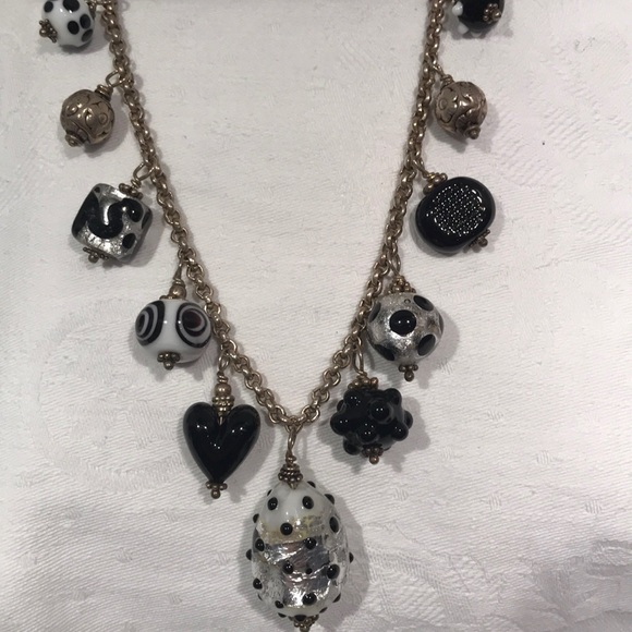 Artisan Glass bead necklace in black and white - Picture 15 of 16